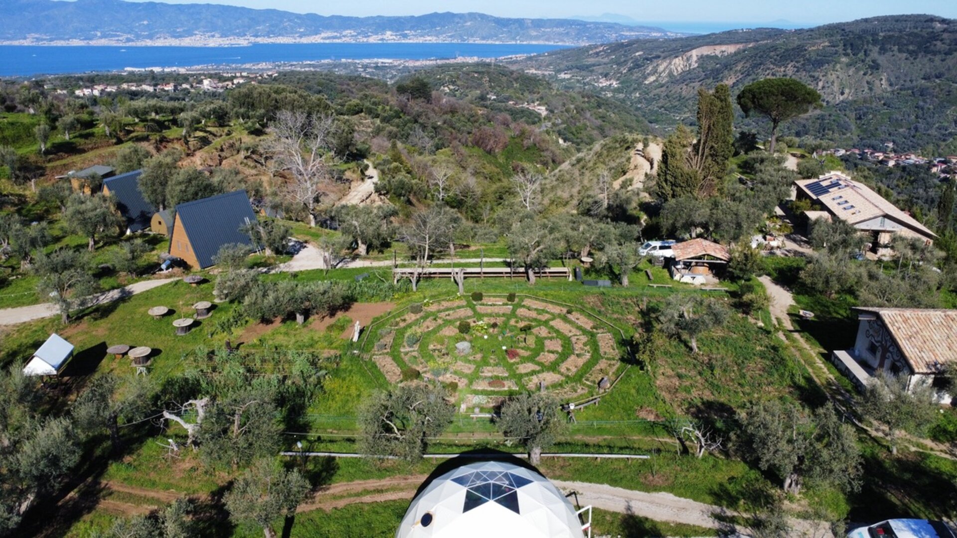 Veduta dell'Ecoparco di Gaya con lo Stretto di Messina sullo sfondo