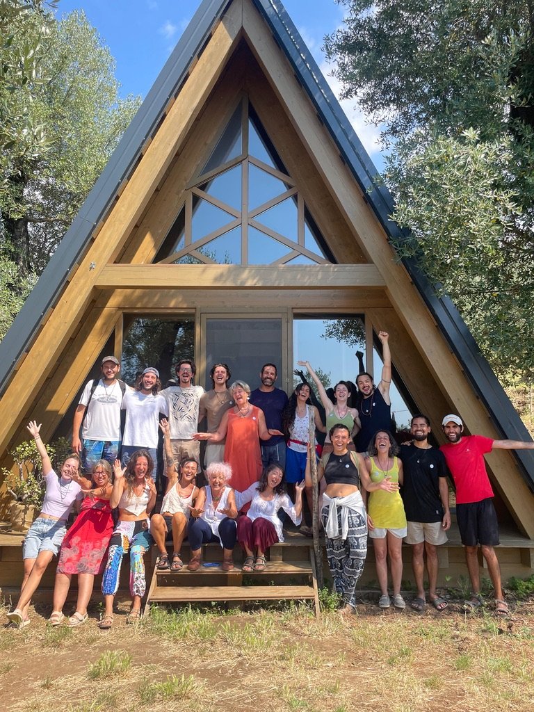 Gruppo intorno alle A-frame di Gaya
